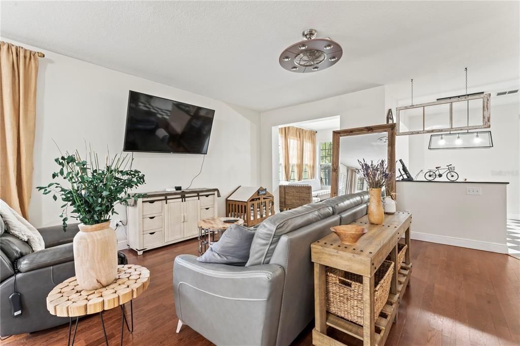 For Sale: $695,000 (6 beds, 4 baths, 3060 Square Feet)