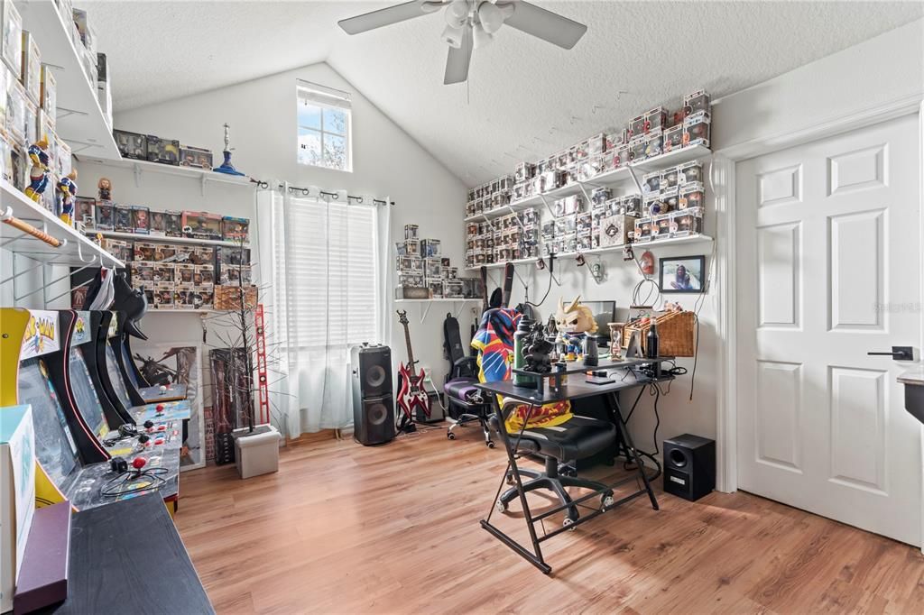 For Sale: $695,000 (6 beds, 4 baths, 3060 Square Feet)