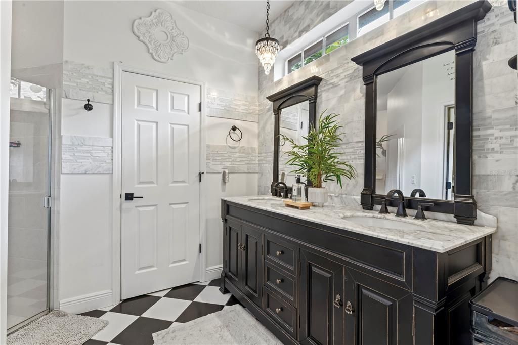 For Sale: $695,000 (6 beds, 4 baths, 3060 Square Feet)