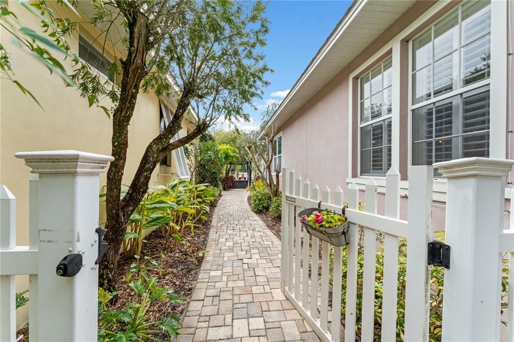 For Sale: $695,000 (6 beds, 4 baths, 3060 Square Feet)