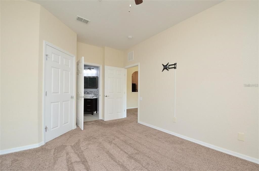 For Rent: $1,600 (2 beds, 2 baths, 1112 Square Feet)