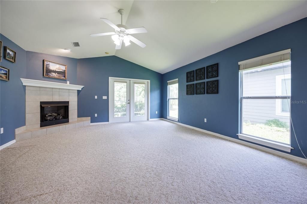 Active With Contract: $259,900 (3 beds, 2 baths, 1233 Square Feet)