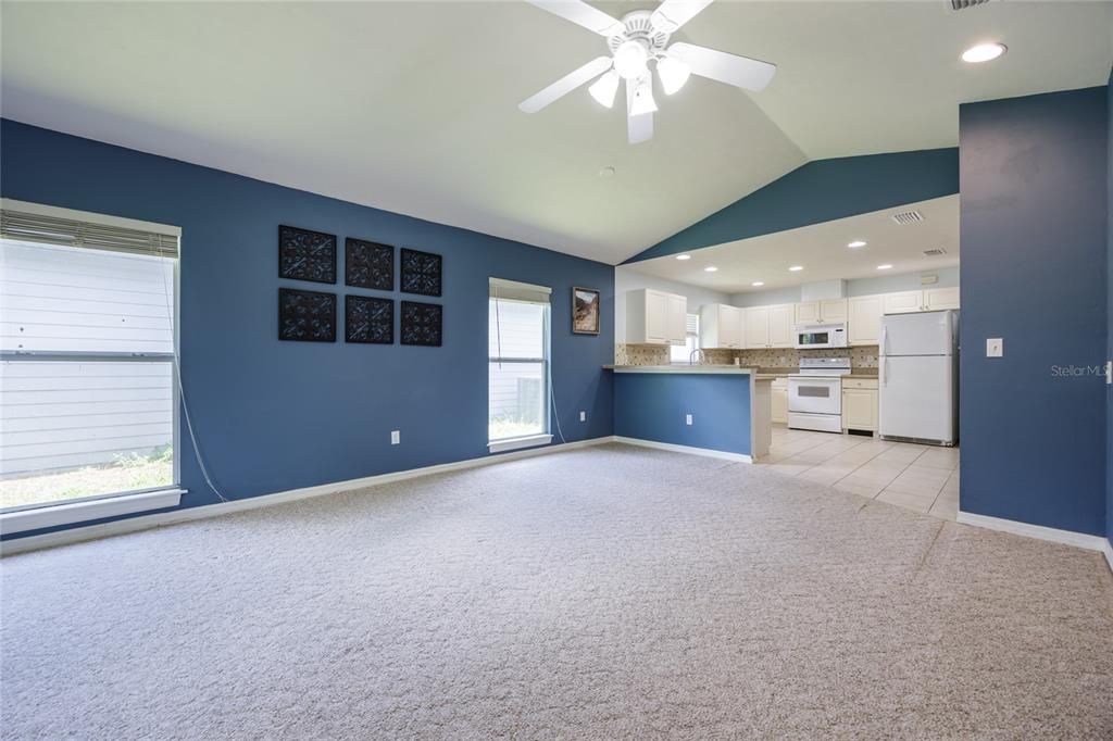 Active With Contract: $259,900 (3 beds, 2 baths, 1233 Square Feet)