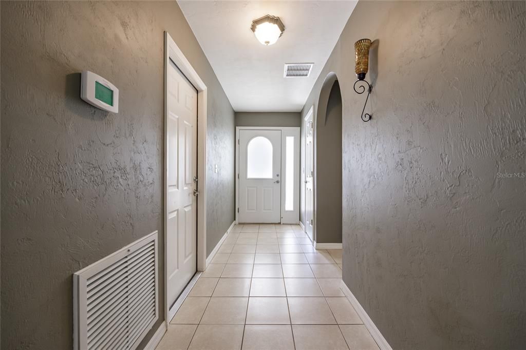 Active With Contract: $259,900 (3 beds, 2 baths, 1233 Square Feet)