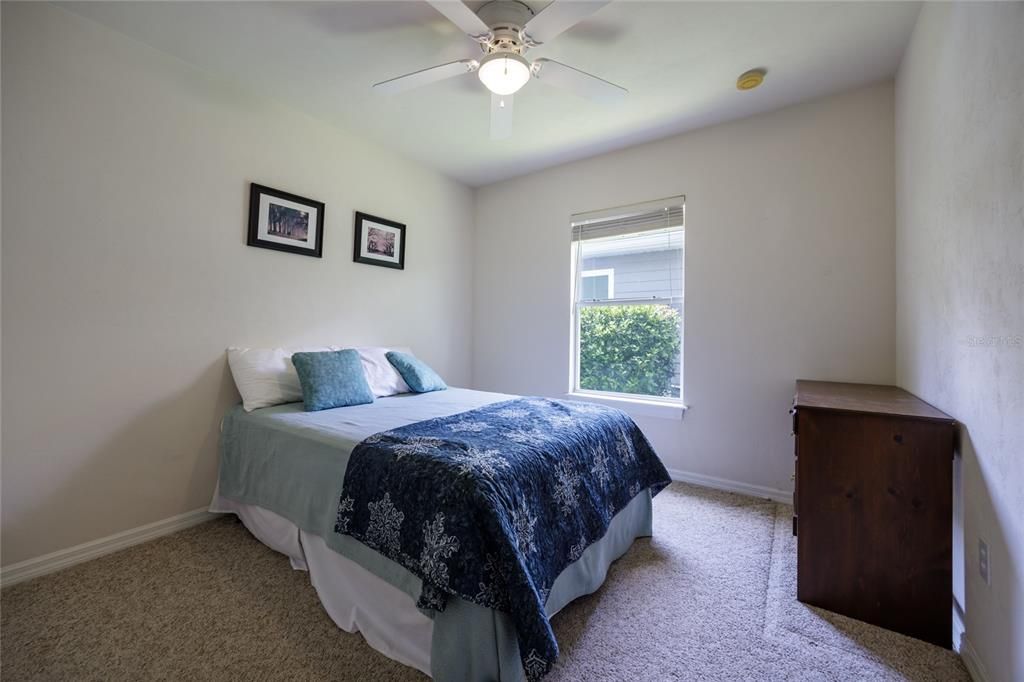 Active With Contract: $259,900 (3 beds, 2 baths, 1233 Square Feet)