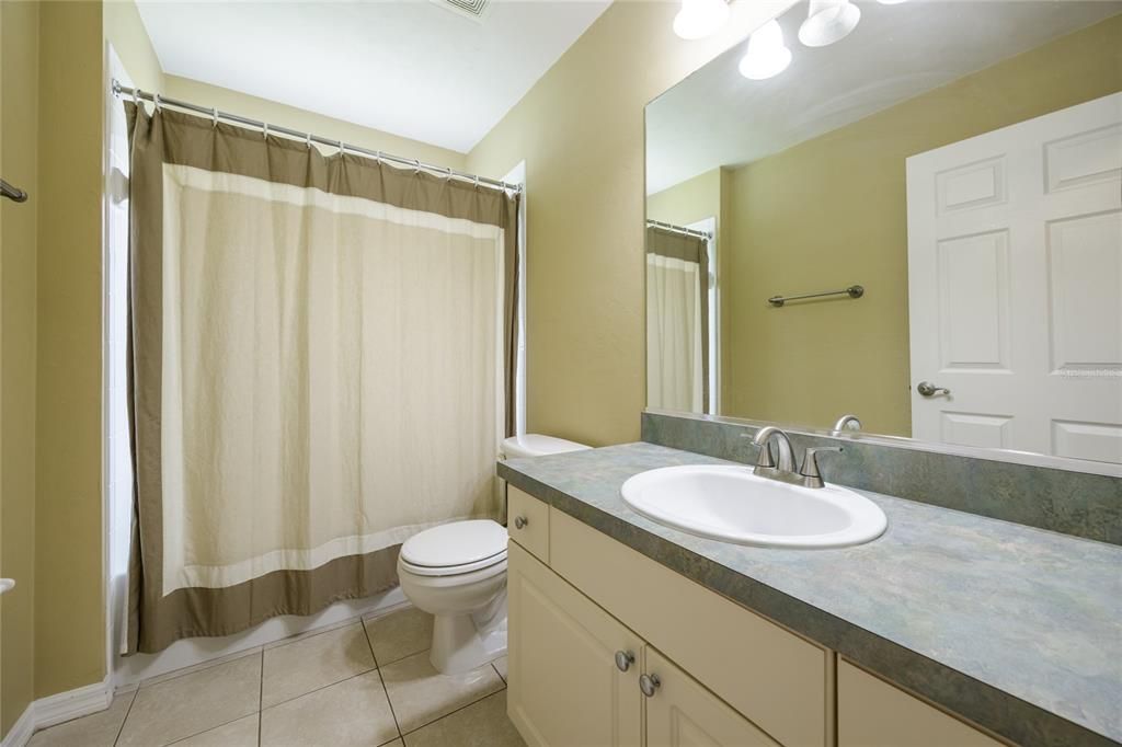 Active With Contract: $259,900 (3 beds, 2 baths, 1233 Square Feet)