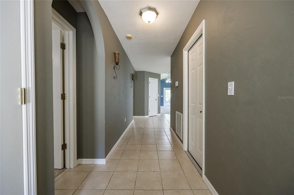 Active With Contract: $259,900 (3 beds, 2 baths, 1233 Square Feet)