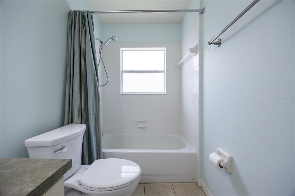 Active With Contract: $259,900 (3 beds, 2 baths, 1233 Square Feet)