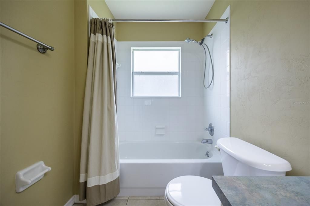 Active With Contract: $259,900 (3 beds, 2 baths, 1233 Square Feet)