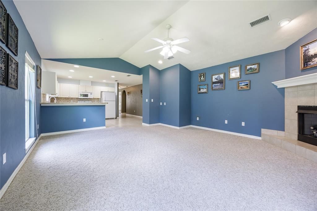 Active With Contract: $259,900 (3 beds, 2 baths, 1233 Square Feet)
