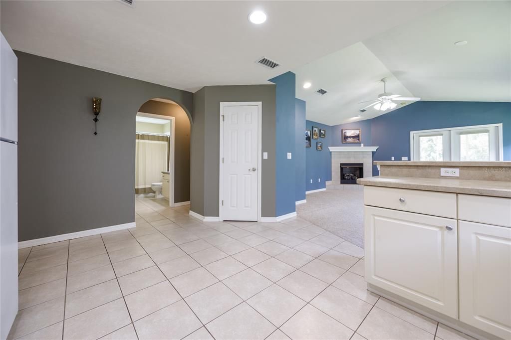 Active With Contract: $259,900 (3 beds, 2 baths, 1233 Square Feet)