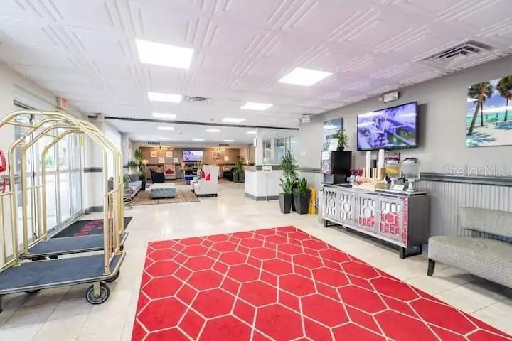 合同活跃: $115,000 (0 贝兹, 1 浴室, 348 平方英尺)