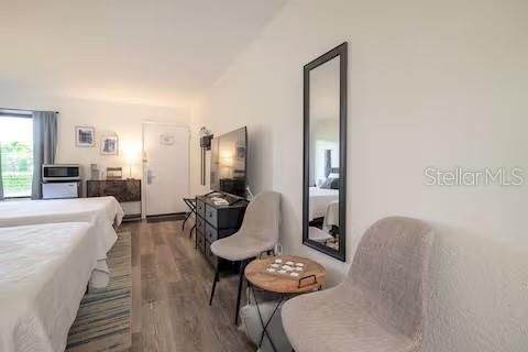 合同活跃: $115,000 (0 贝兹, 1 浴室, 348 平方英尺)