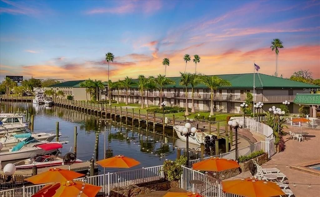 合同活跃: $115,000 (0 贝兹, 1 浴室, 348 平方英尺)