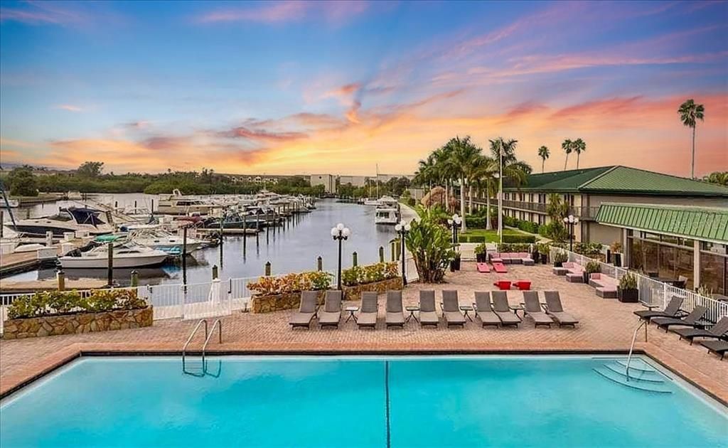 合同活跃: $115,000 (0 贝兹, 1 浴室, 348 平方英尺)