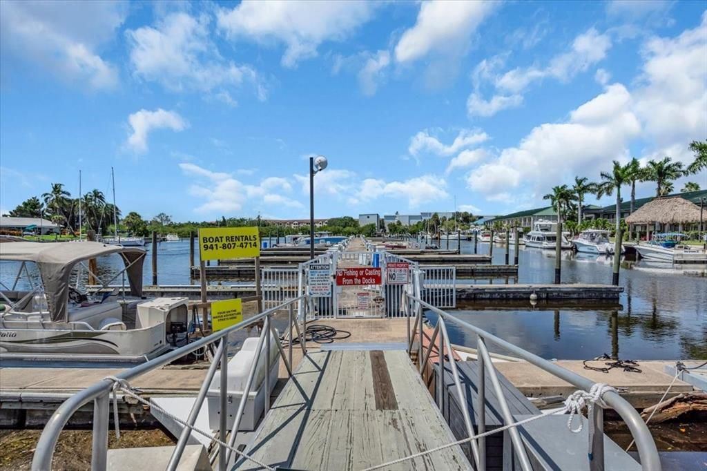 合同活跃: $115,000 (0 贝兹, 1 浴室, 348 平方英尺)