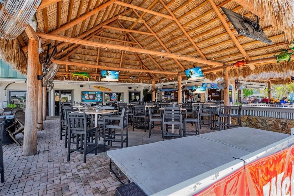 合同活跃: $115,000 (0 贝兹, 1 浴室, 348 平方英尺)