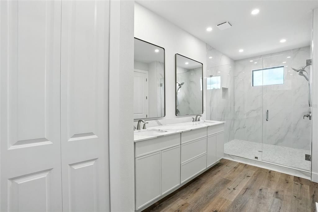 En Venta: $925,000 (3 camas, 2 baños, 2316 Pies cuadrados)