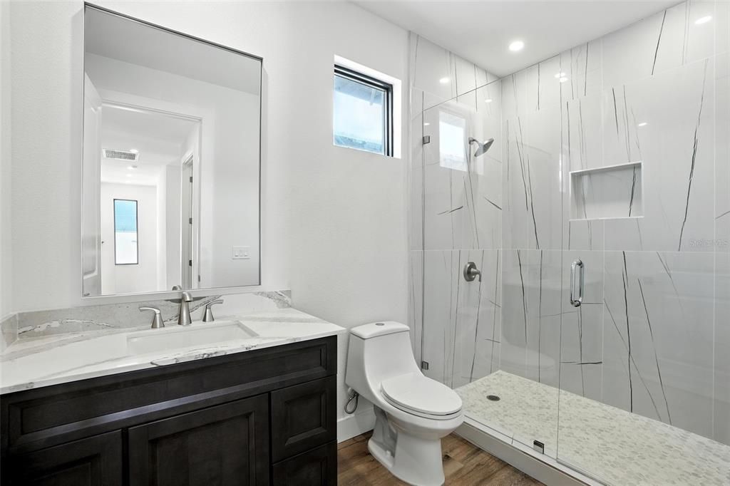 En Venta: $925,000 (3 camas, 2 baños, 2316 Pies cuadrados)