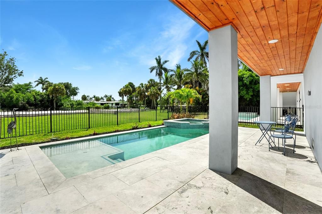 En Venta: $925,000 (3 camas, 2 baños, 2316 Pies cuadrados)