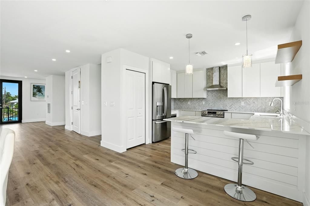 En Venta: $925,000 (3 camas, 2 baños, 2316 Pies cuadrados)