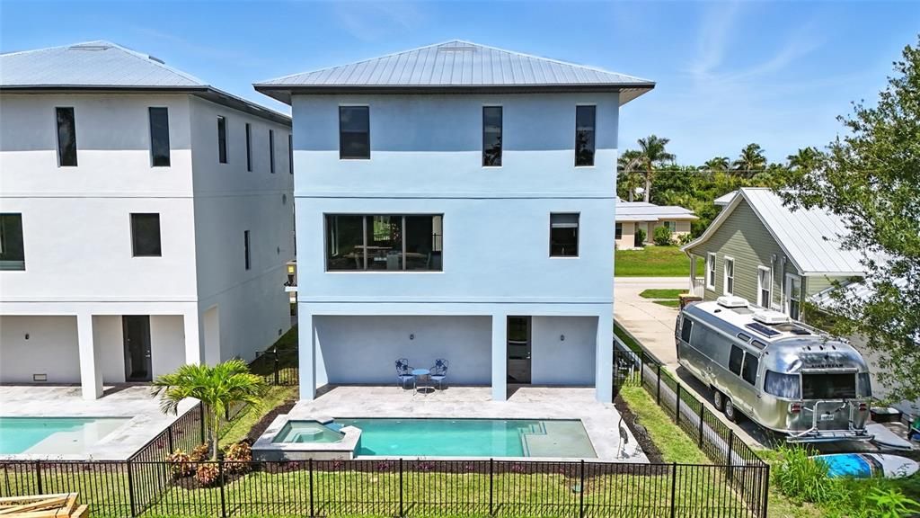 En Venta: $925,000 (3 camas, 2 baños, 2316 Pies cuadrados)