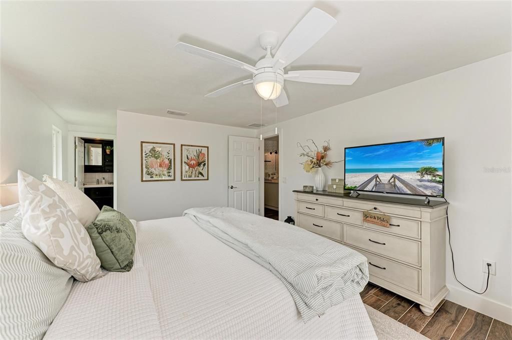 Active With Contract: $2,595,000 (4 beds, 4 baths, 2419 Square Feet)