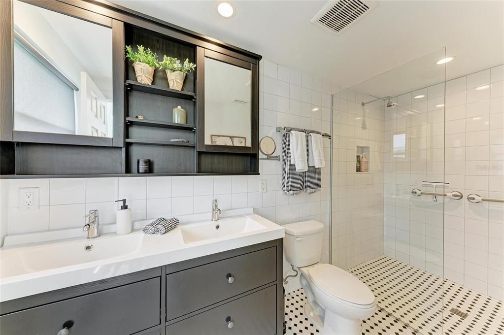 Active With Contract: $2,595,000 (4 beds, 4 baths, 2419 Square Feet)