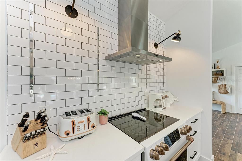 Active With Contract: $2,595,000 (4 beds, 4 baths, 2419 Square Feet)