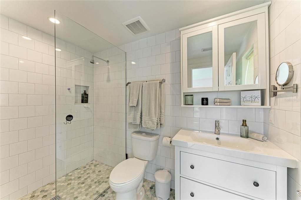 Active With Contract: $2,595,000 (4 beds, 4 baths, 2419 Square Feet)