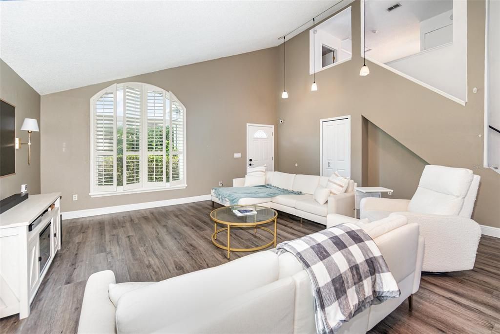 Active With Contract: $375,000 (3 beds, 2 baths, 2156 Square Feet)