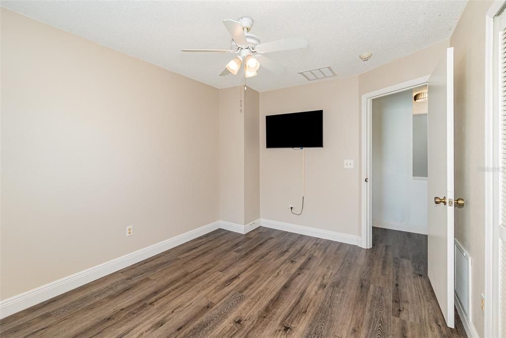 Active With Contract: $375,000 (3 beds, 2 baths, 2156 Square Feet)