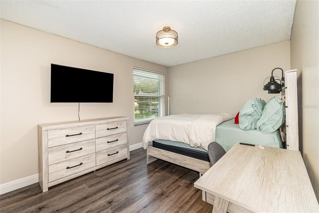 Active With Contract: $375,000 (3 beds, 2 baths, 2156 Square Feet)