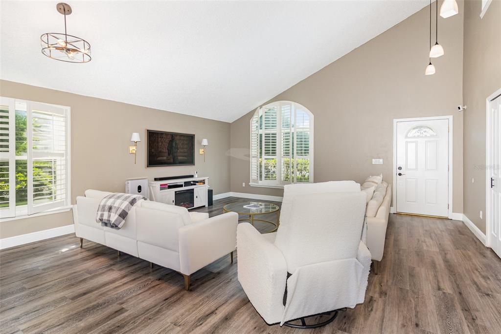 Active With Contract: $375,000 (3 beds, 2 baths, 2156 Square Feet)