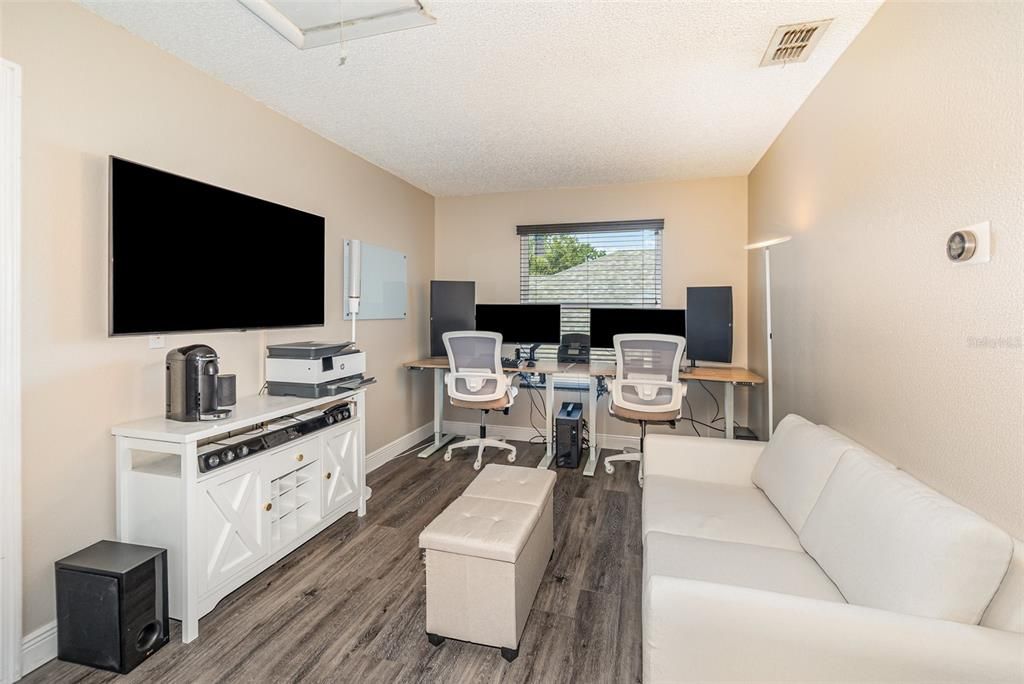 Active With Contract: $375,000 (3 beds, 2 baths, 2156 Square Feet)