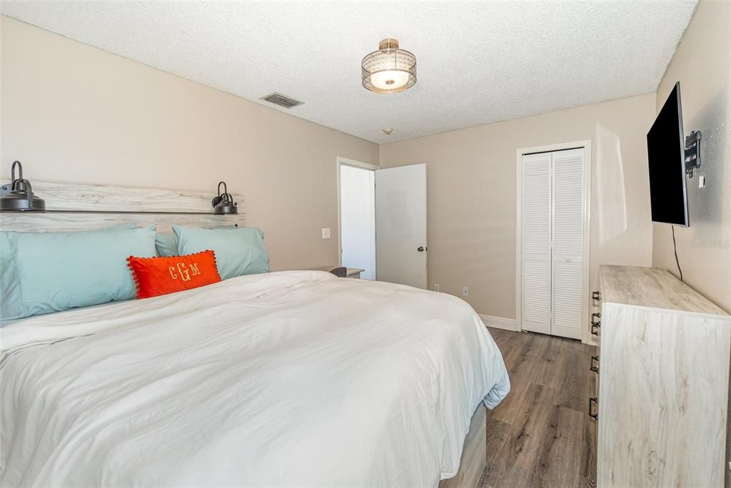 Active With Contract: $375,000 (3 beds, 2 baths, 2156 Square Feet)