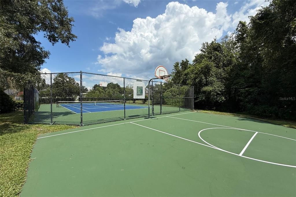 Active With Contract: $375,000 (3 beds, 2 baths, 2156 Square Feet)