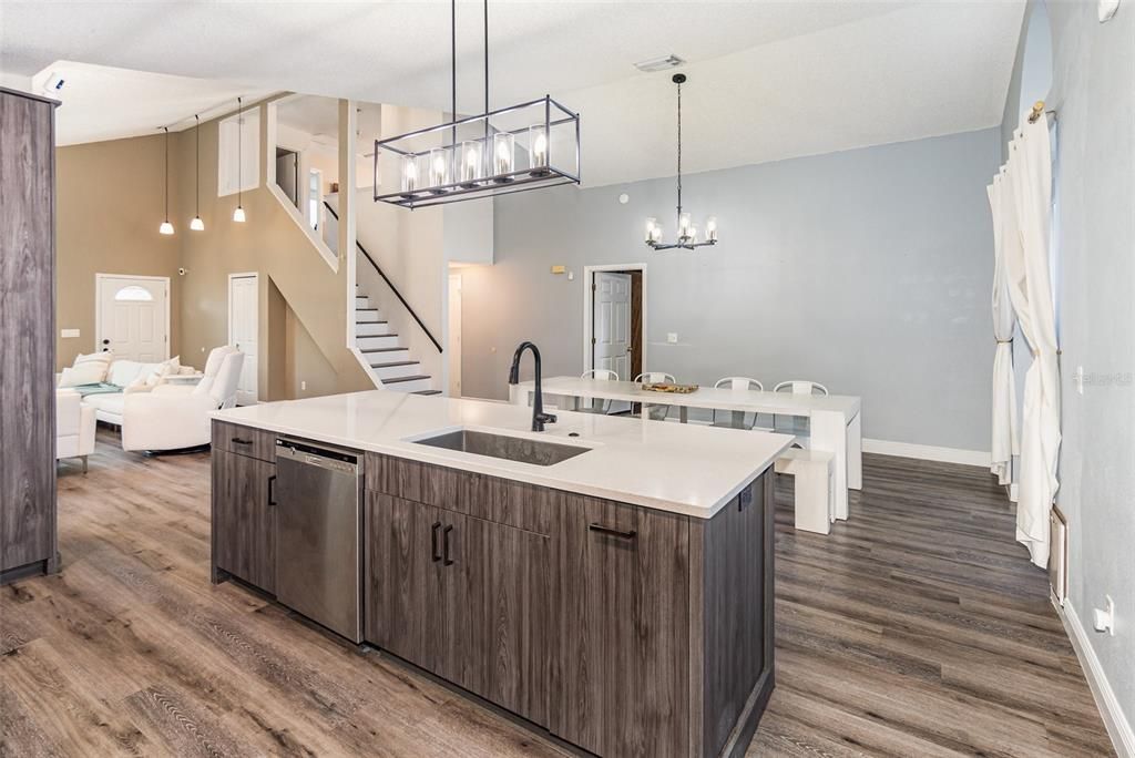 Active With Contract: $375,000 (3 beds, 2 baths, 2156 Square Feet)