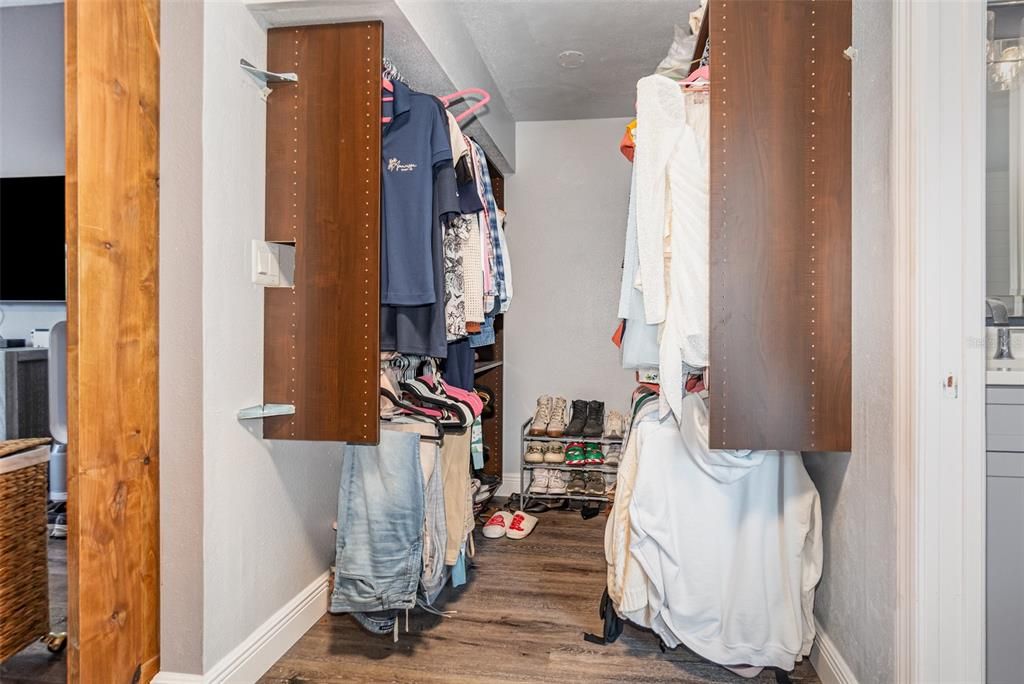 Active With Contract: $375,000 (3 beds, 2 baths, 2156 Square Feet)