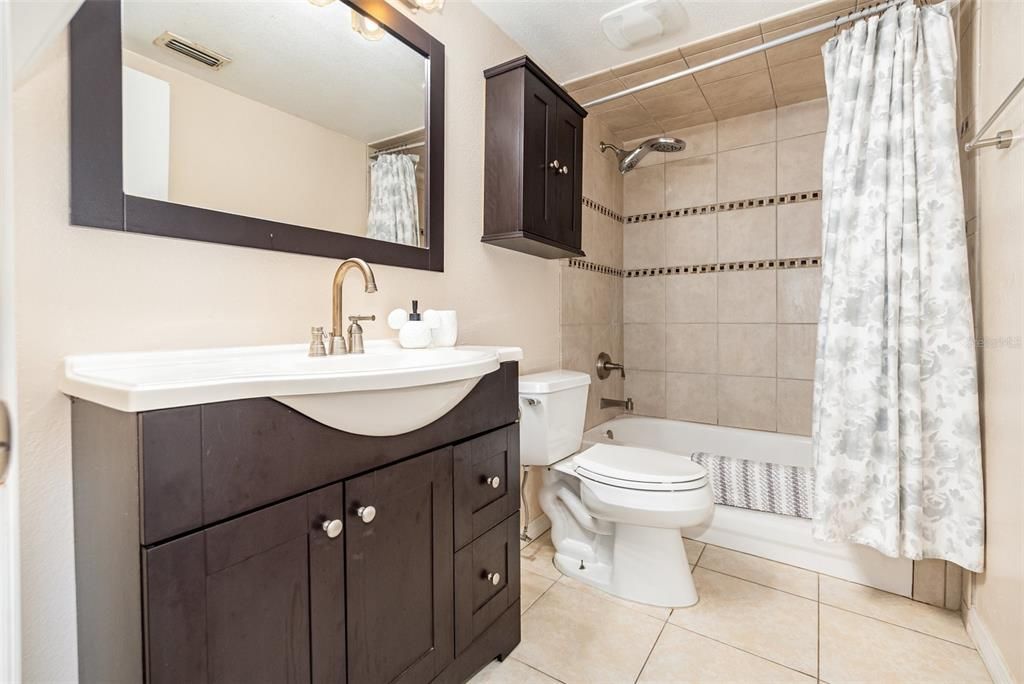 Active With Contract: $375,000 (3 beds, 2 baths, 2156 Square Feet)