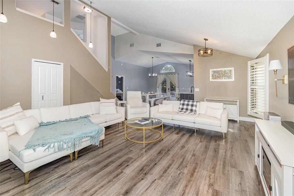 Active With Contract: $375,000 (3 beds, 2 baths, 2156 Square Feet)