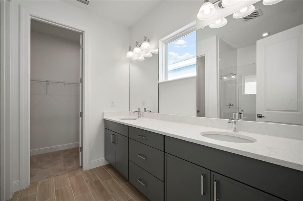 На продажу: $459,850 (4 спален, 2 ванн, 1805 Квадратных фут)