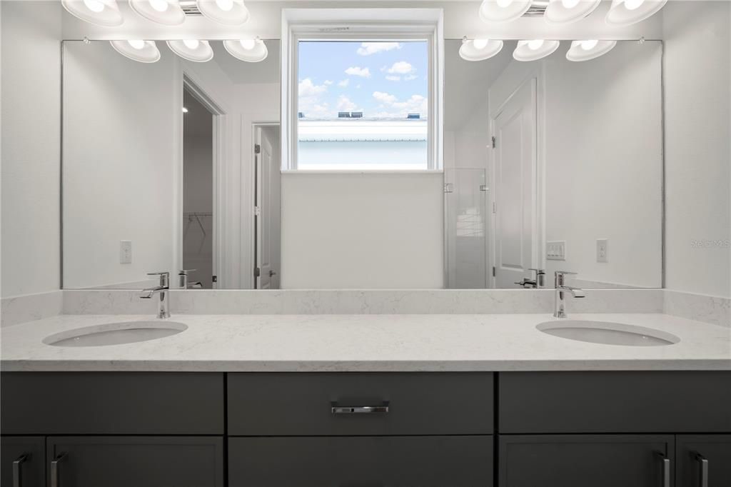 На продажу: $459,850 (4 спален, 2 ванн, 1805 Квадратных фут)