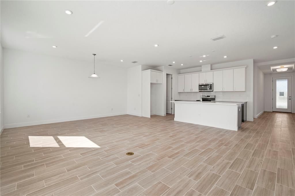 На продажу: $459,850 (4 спален, 2 ванн, 1805 Квадратных фут)