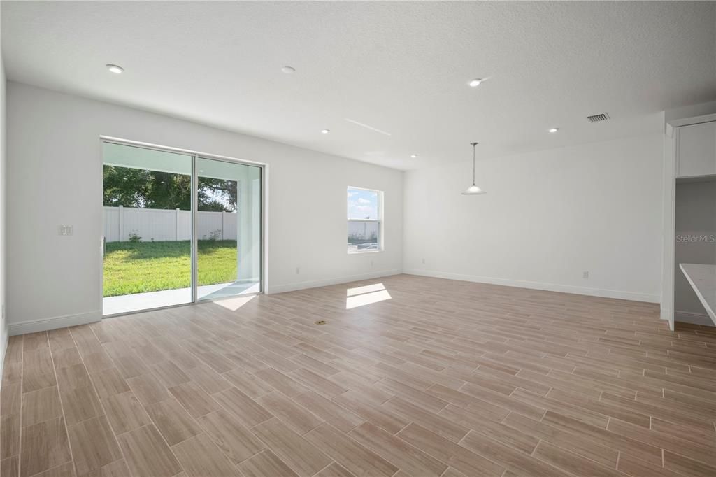 На продажу: $459,850 (4 спален, 2 ванн, 1805 Квадратных фут)