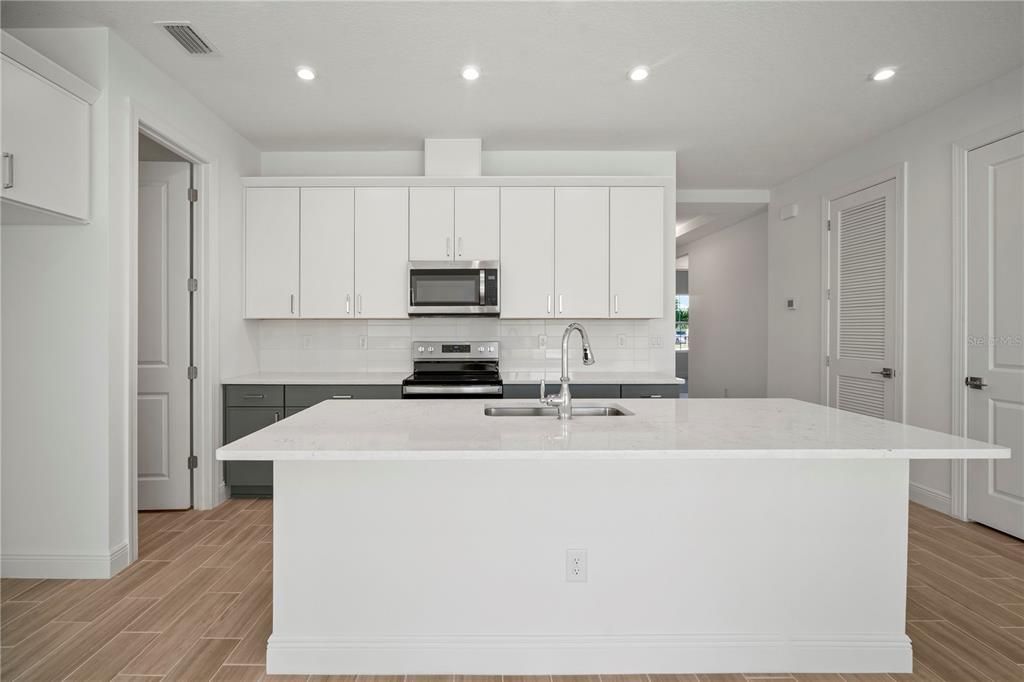 На продажу: $459,850 (4 спален, 2 ванн, 1805 Квадратных фут)