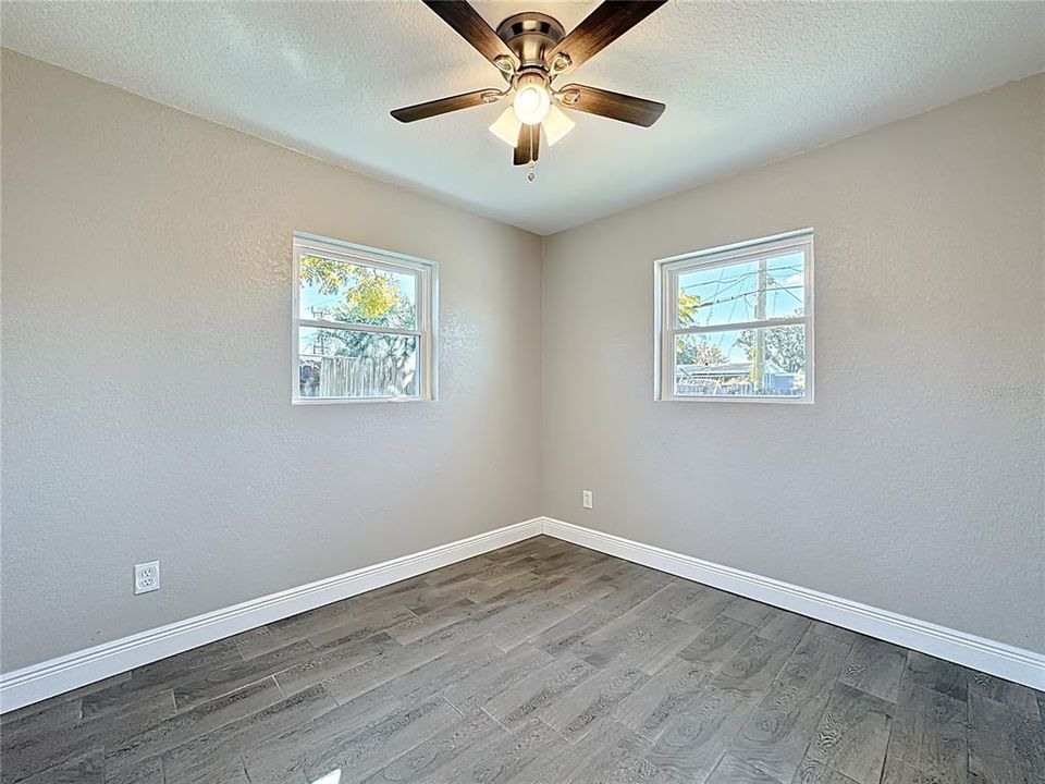 Под контрактом: $269,900 (3 спален, 2 ванн, 1088 Квадратных фут)