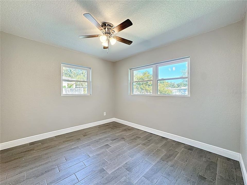 Под контрактом: $269,900 (3 спален, 2 ванн, 1088 Квадратных фут)