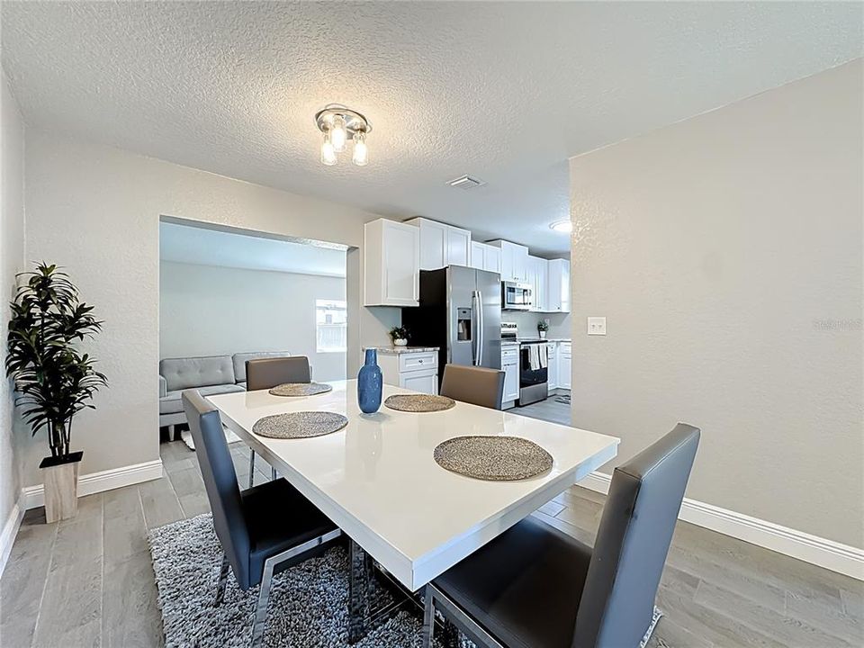 Под контрактом: $269,900 (3 спален, 2 ванн, 1088 Квадратных фут)