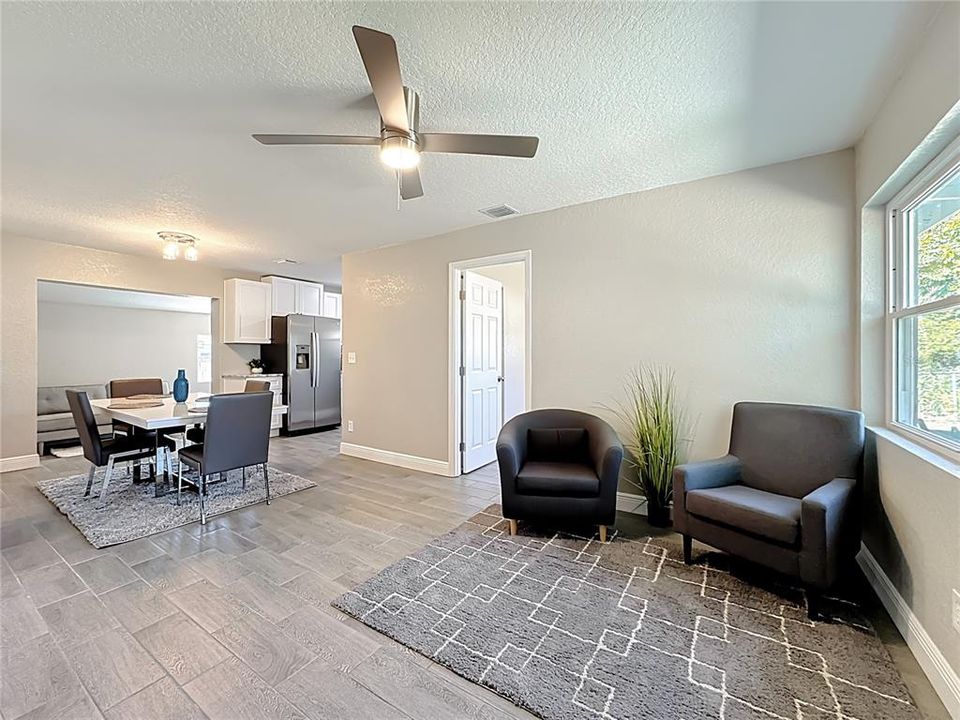 Под контрактом: $269,900 (3 спален, 2 ванн, 1088 Квадратных фут)